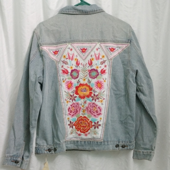 Savanna Jane Jackets & Blazers - NWT Savannah Jane Embroidered Denim Jacket
